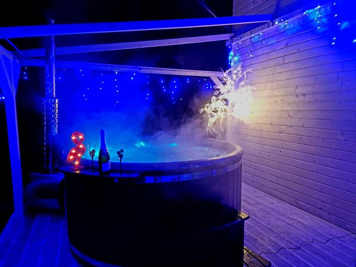 Diamenty Baltyku Domki Wakacyjne Balia Z Jacuzzi Mielenko Eksteriør billede