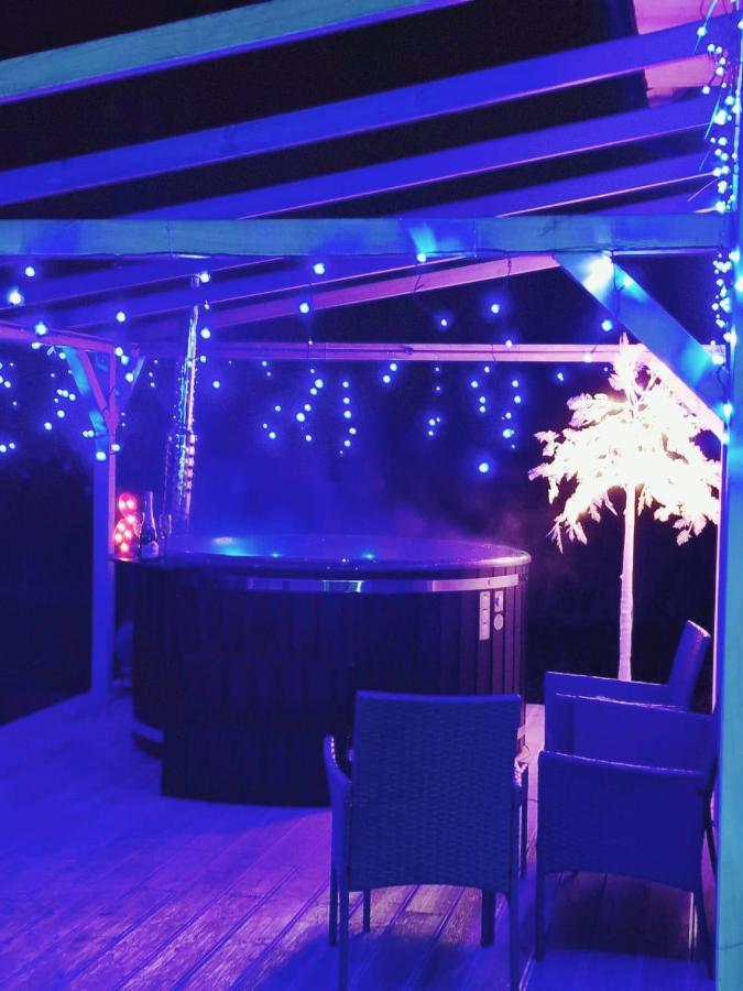 Diamenty Baltyku Domki Wakacyjne Balia Z Jacuzzi Mielenko Eksteriør billede