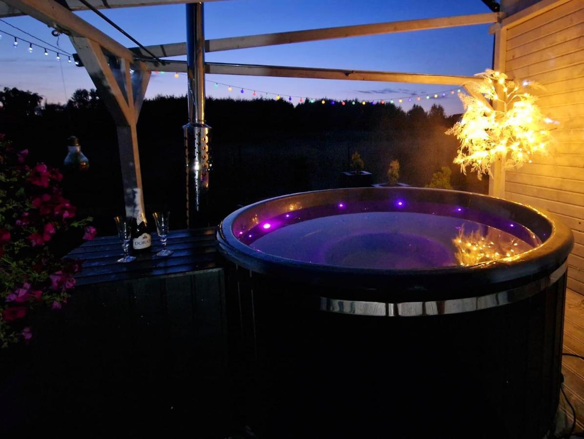 Diamenty Baltyku Domki Wakacyjne Balia Z Jacuzzi Mielenko Eksteriør billede